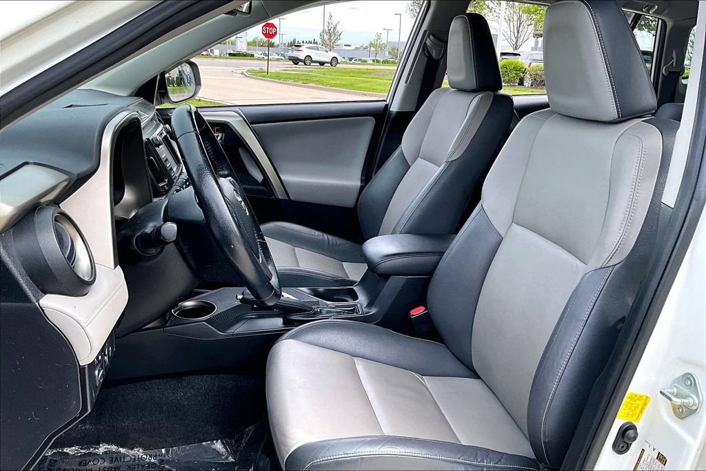 Used 2015 Toyota RAV4 Limited AWD/4WD image 15