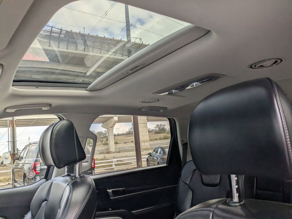 Used 2025 Kia Telluride S AWD/4WD image 17