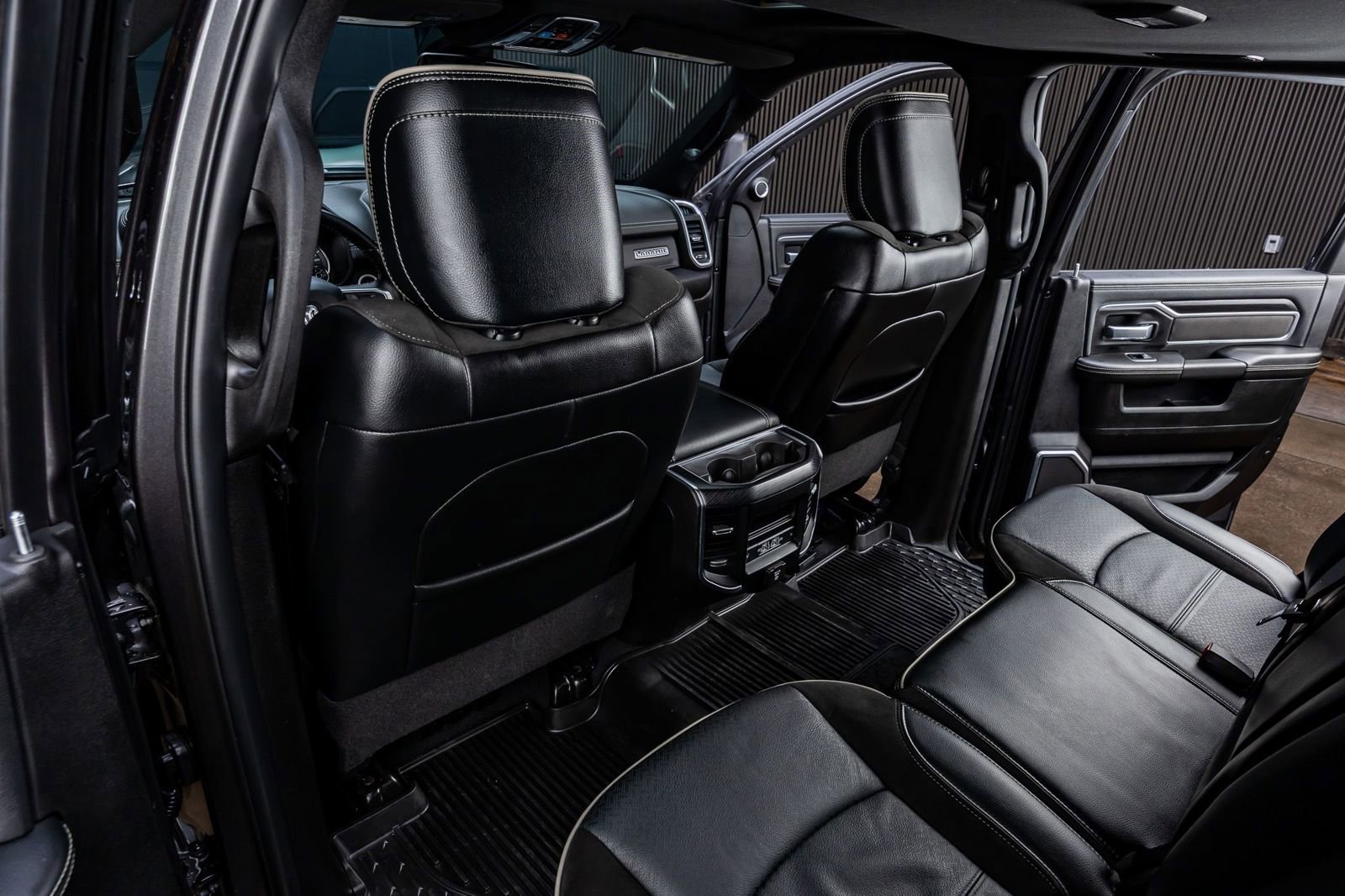 Used 2024 RAM 2500 Laramie w/ Night Edition AWD/4WD image 33