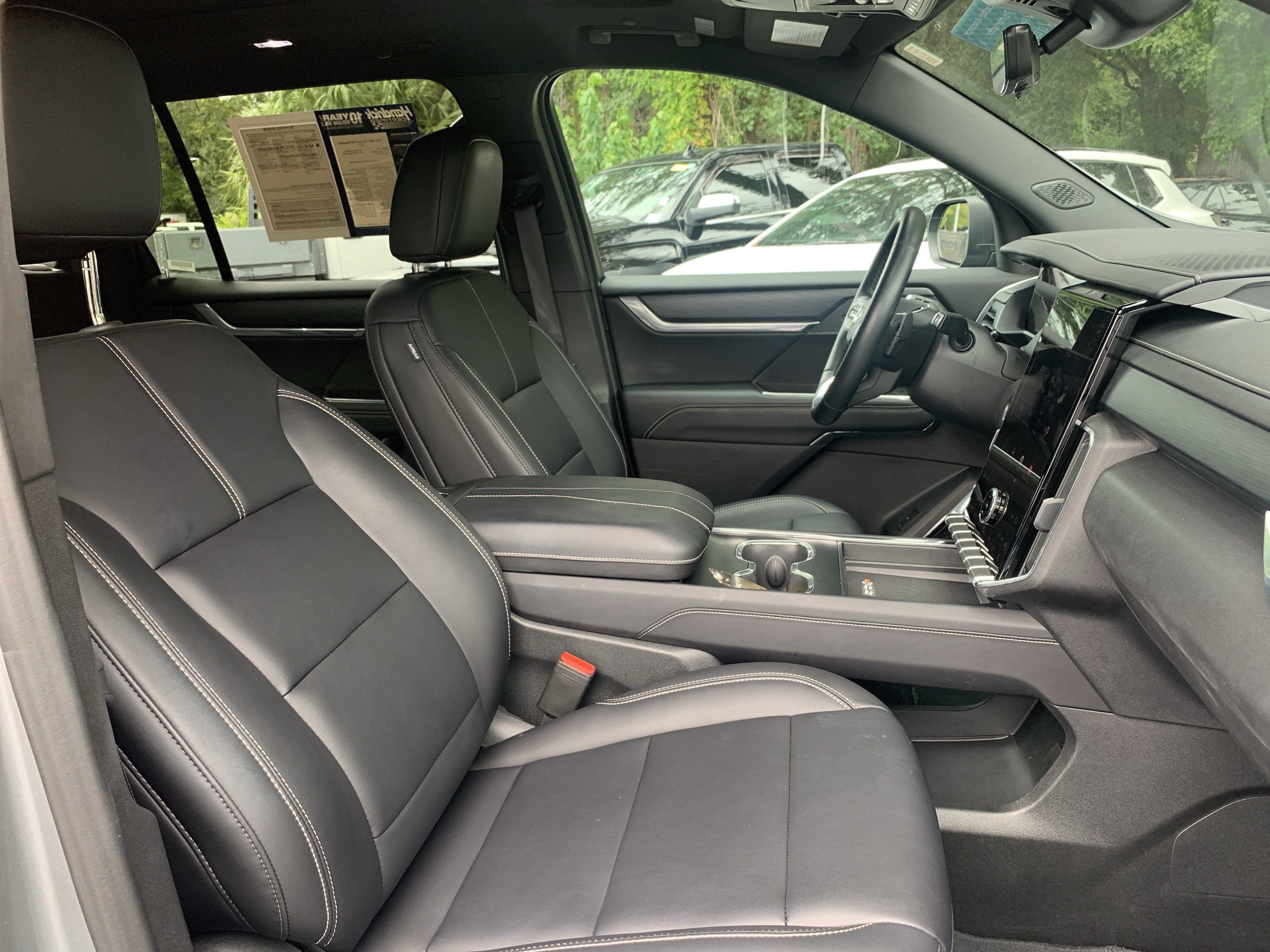 Used 2026 GMC Acadia Elevation w/ Elevation Premium Package FWD image 34
