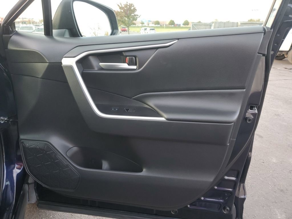 Used 2023 Toyota RAV4 XLE Premium image 40