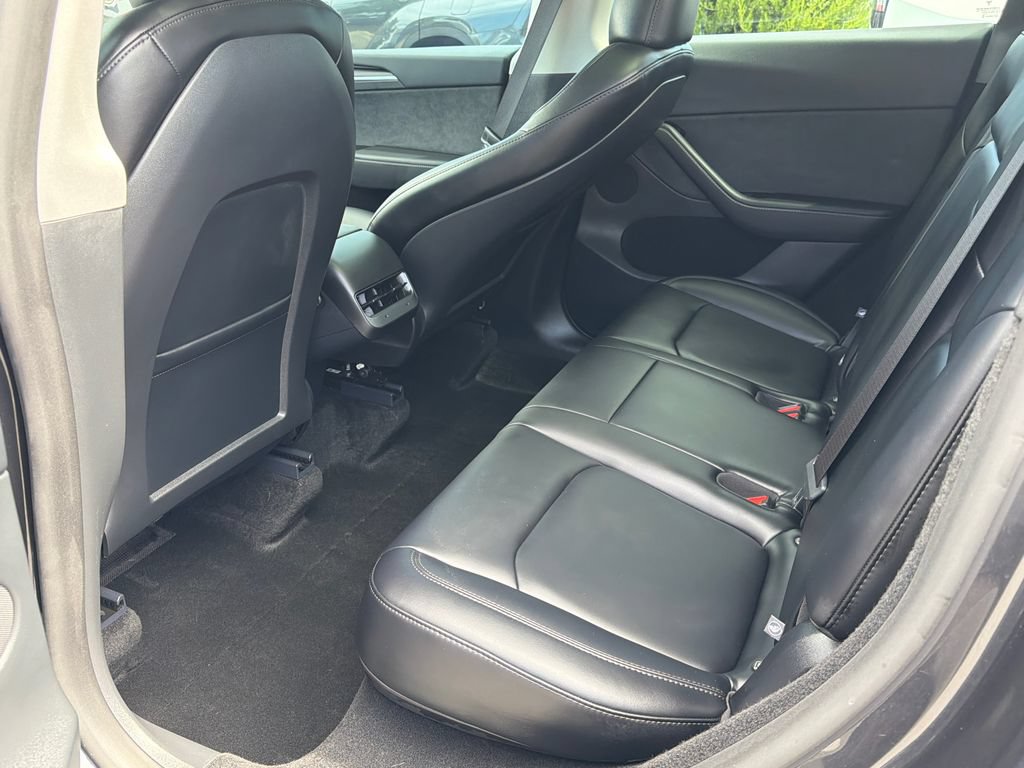 Used 2025 Tesla Model Y Long Range AWD/4WD image 18