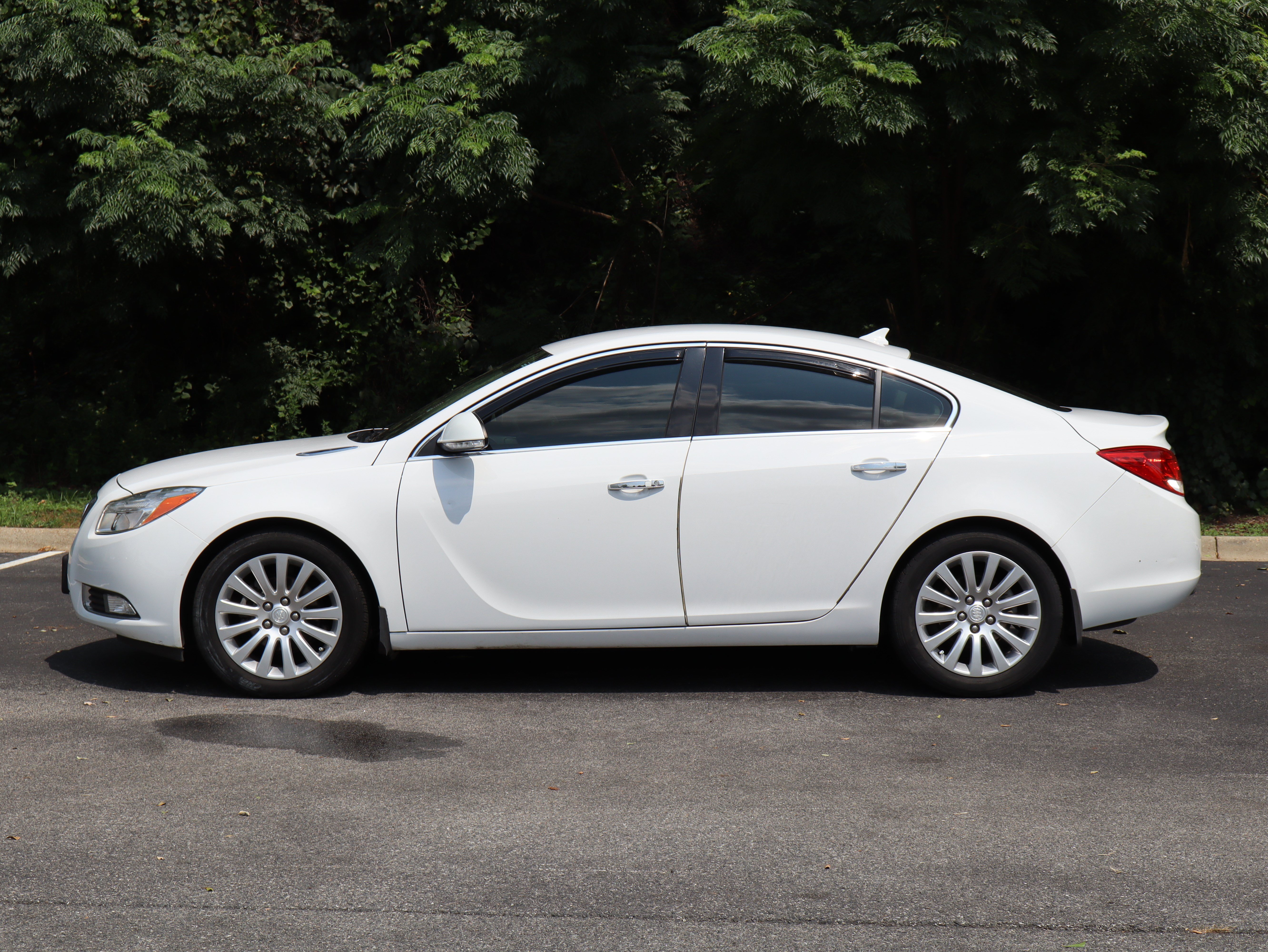 Used 2012 Buick Regal Premium FWD image 6