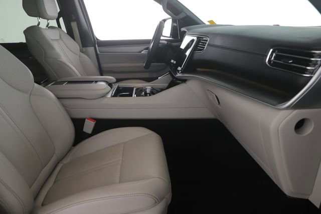 Used 2025 Jeep Wagoneer L Series III w/ Premium Group I image 37