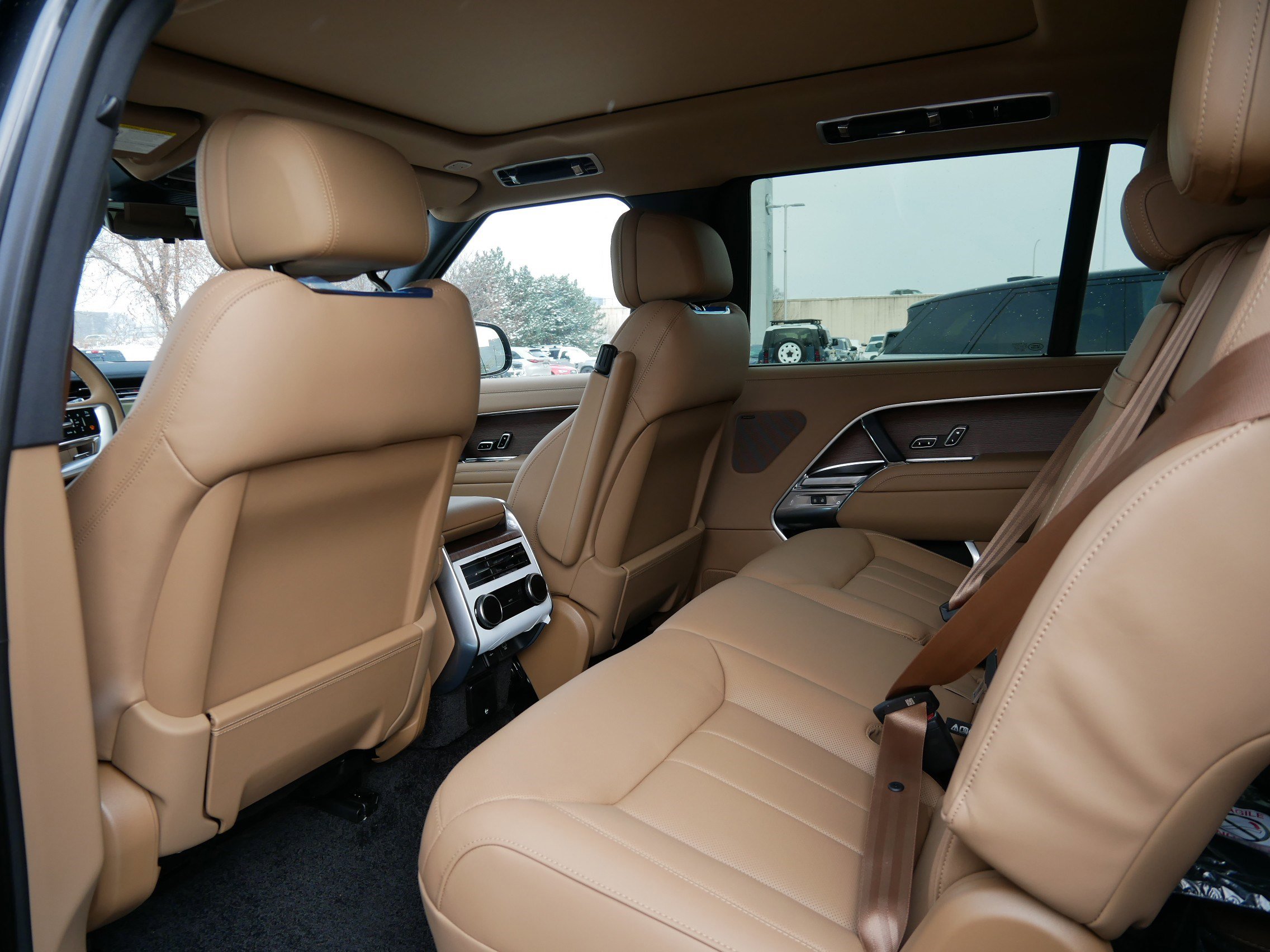 New 2025 Land Rover Range Rover Long Wheelbase SE image 5