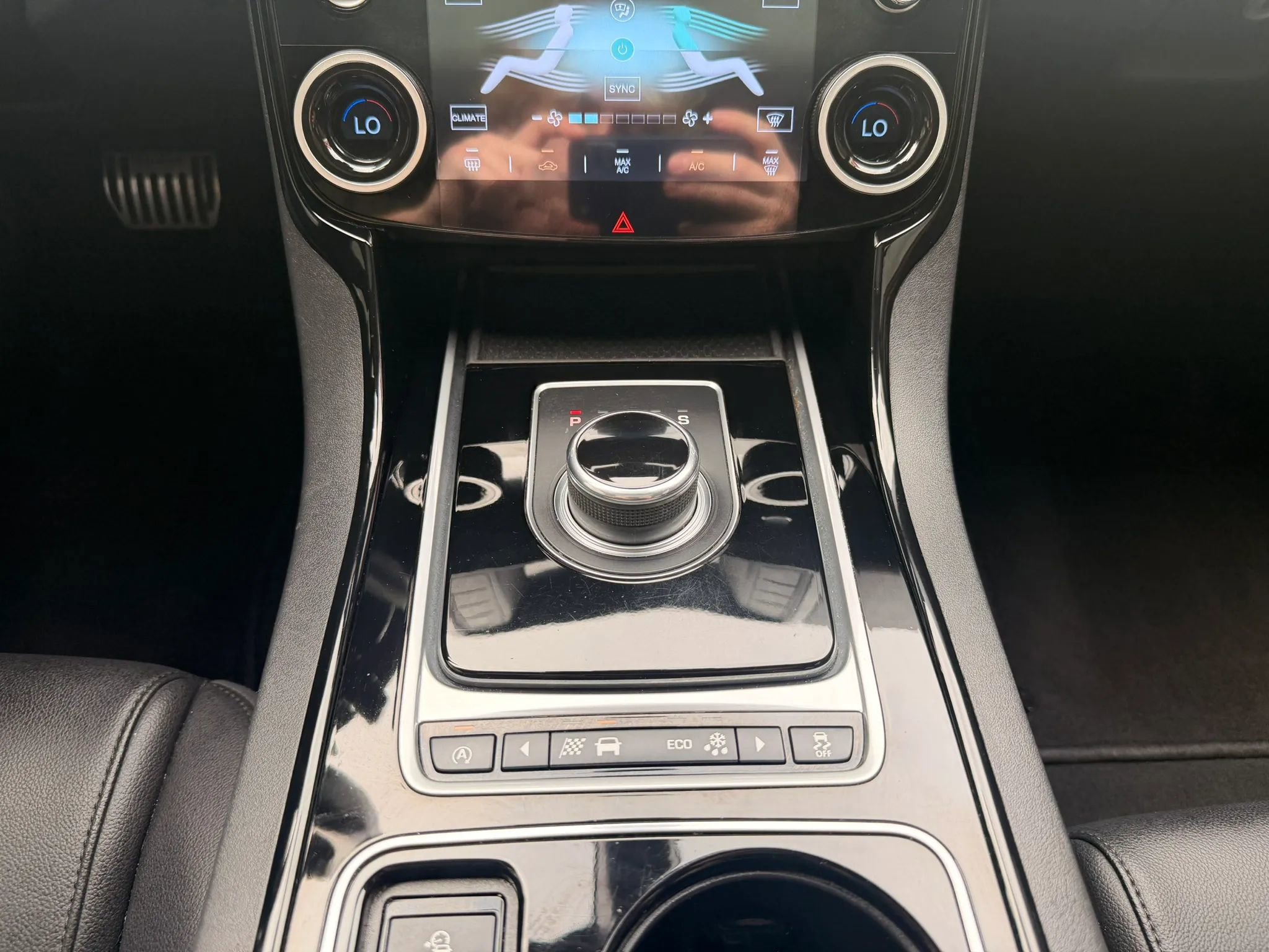 Used 2017 Jaguar XE RWD image 20