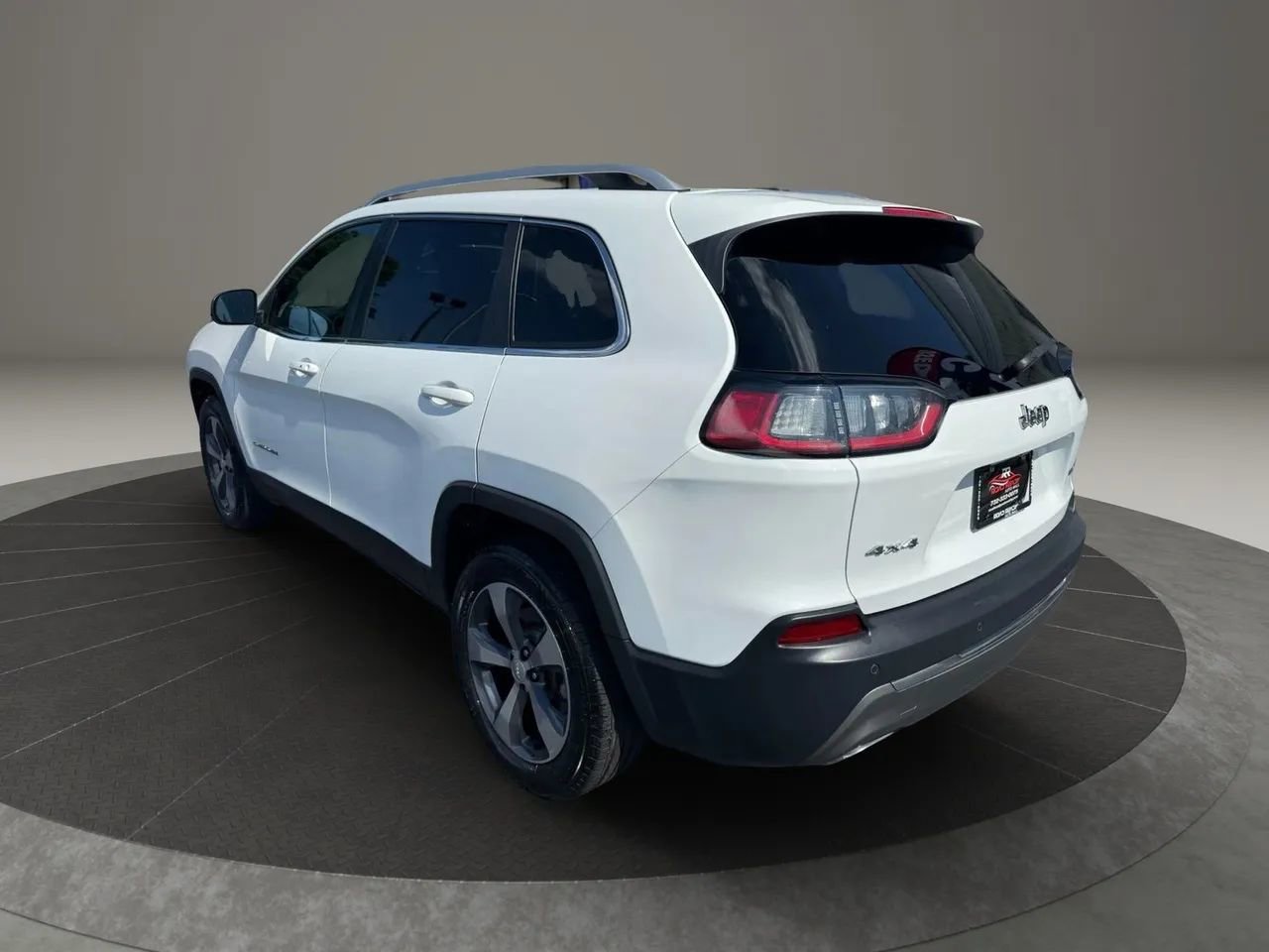 Used 2019 Jeep Cherokee Limited AWD/4WD image 9