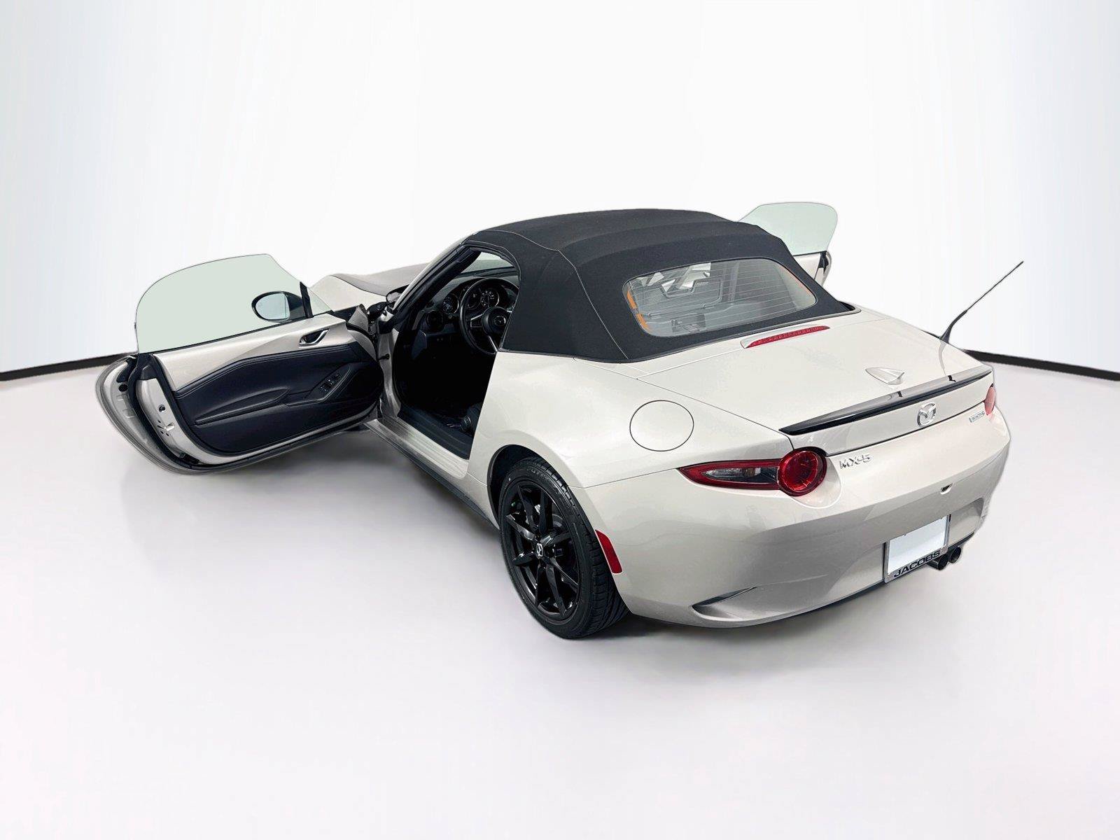 Used 2023 MAZDA MX-5 Miata Club RWD image 38