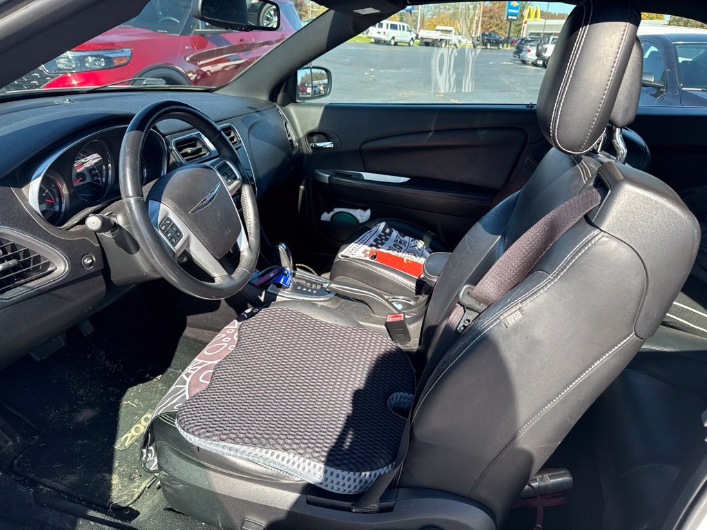 Used 2013 Chrysler 200 Limited FWD image 10