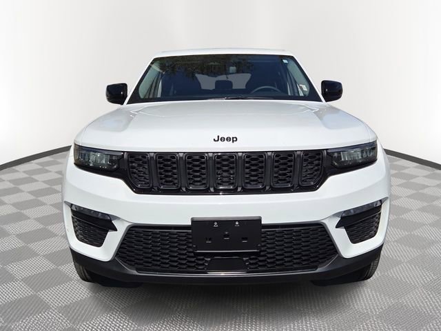 Used 2023 Jeep Grand Cherokee Limited w/ Black Appearance Package image 8