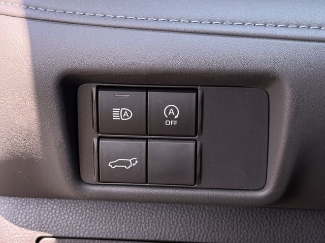 Used 2023 Toyota Highlander XLE FWD image 27