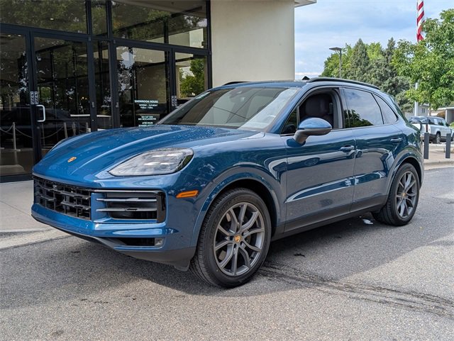 Used 2024 Porsche Cayenne image 2