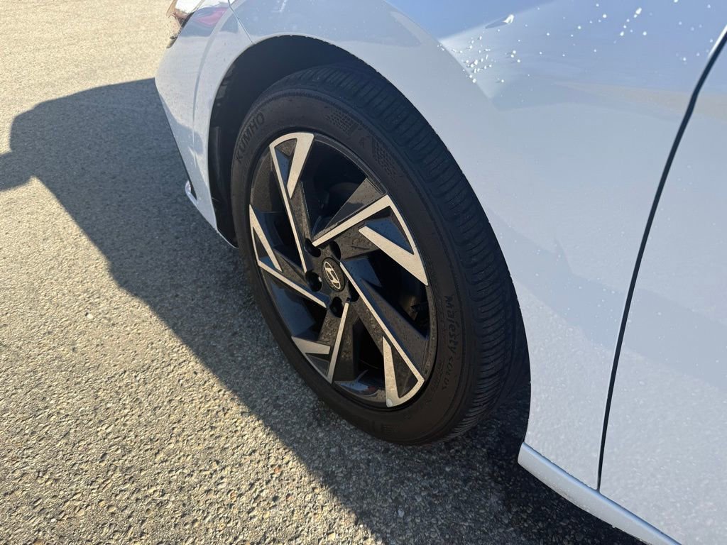 Used 2025 Hyundai Elantra SEL FWD image 11
