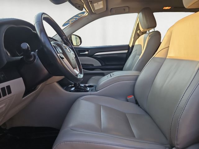 Used 2019 Toyota Highlander XLE AWD/4WD image 9