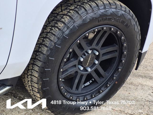 Used 2018 GMC Yukon XL SLT AWD/4WD image 12