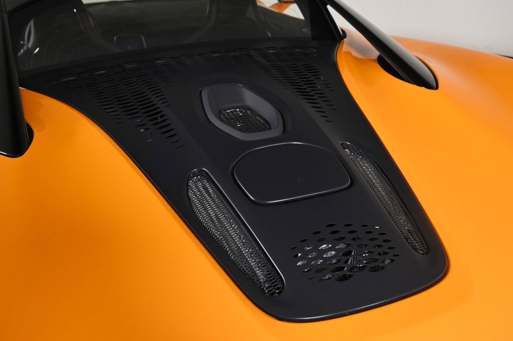Used 2025 McLaren Artura image 22