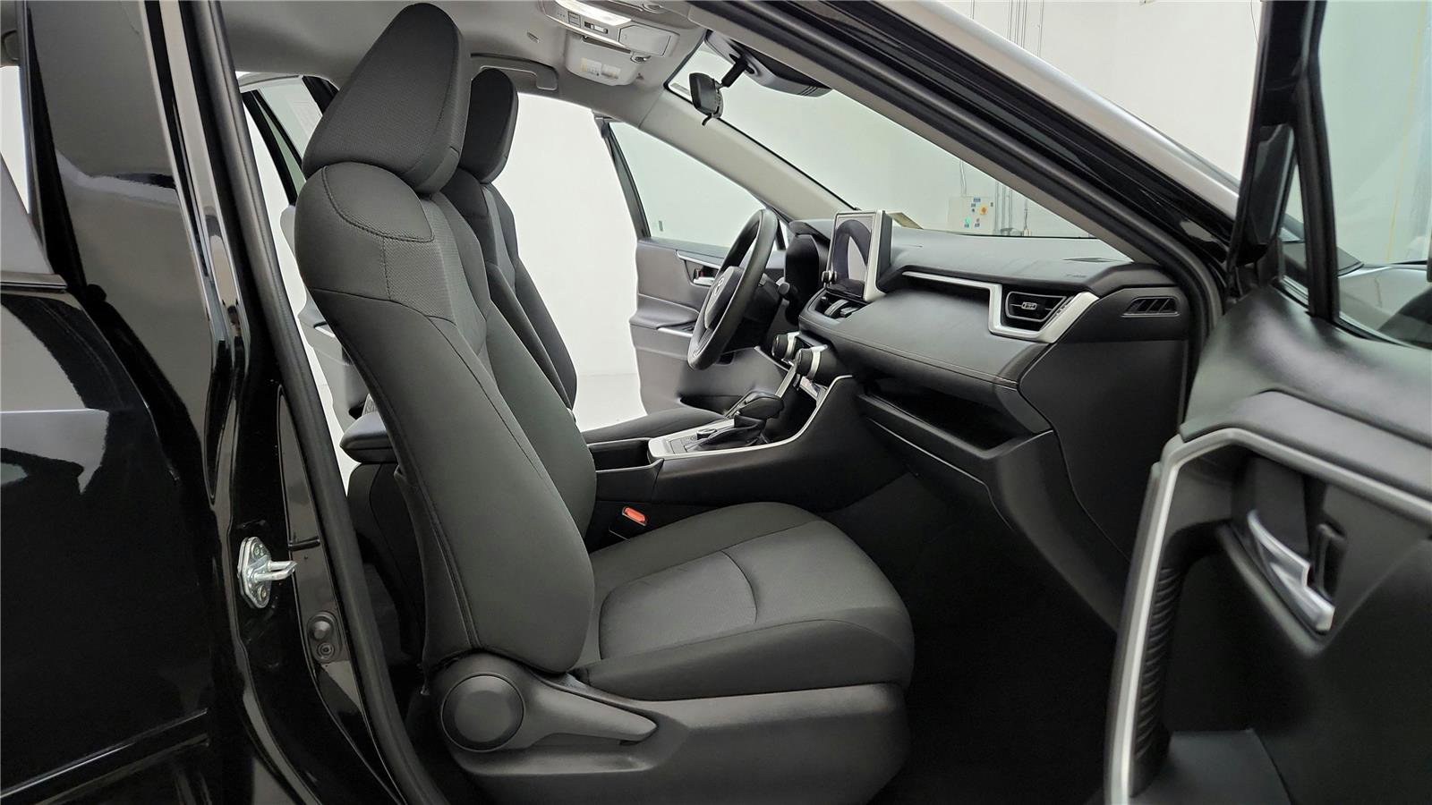 Used 2024 Toyota RAV4 AWD Hybrid image 14