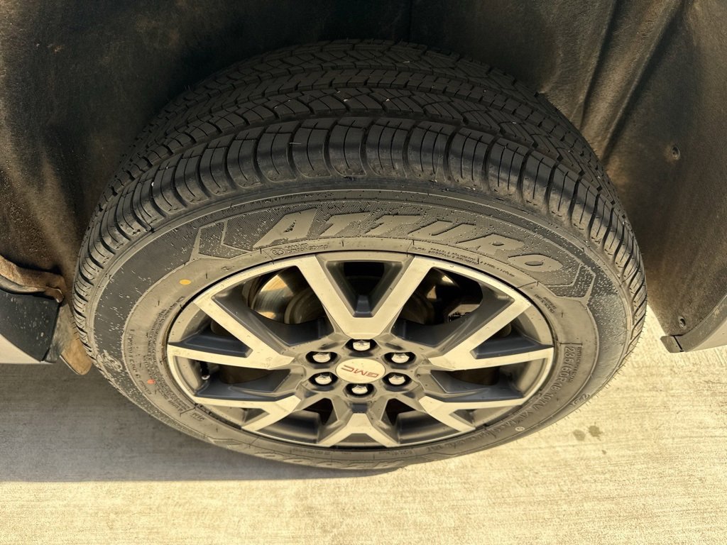 Used 2023 GMC Acadia SLT image 22