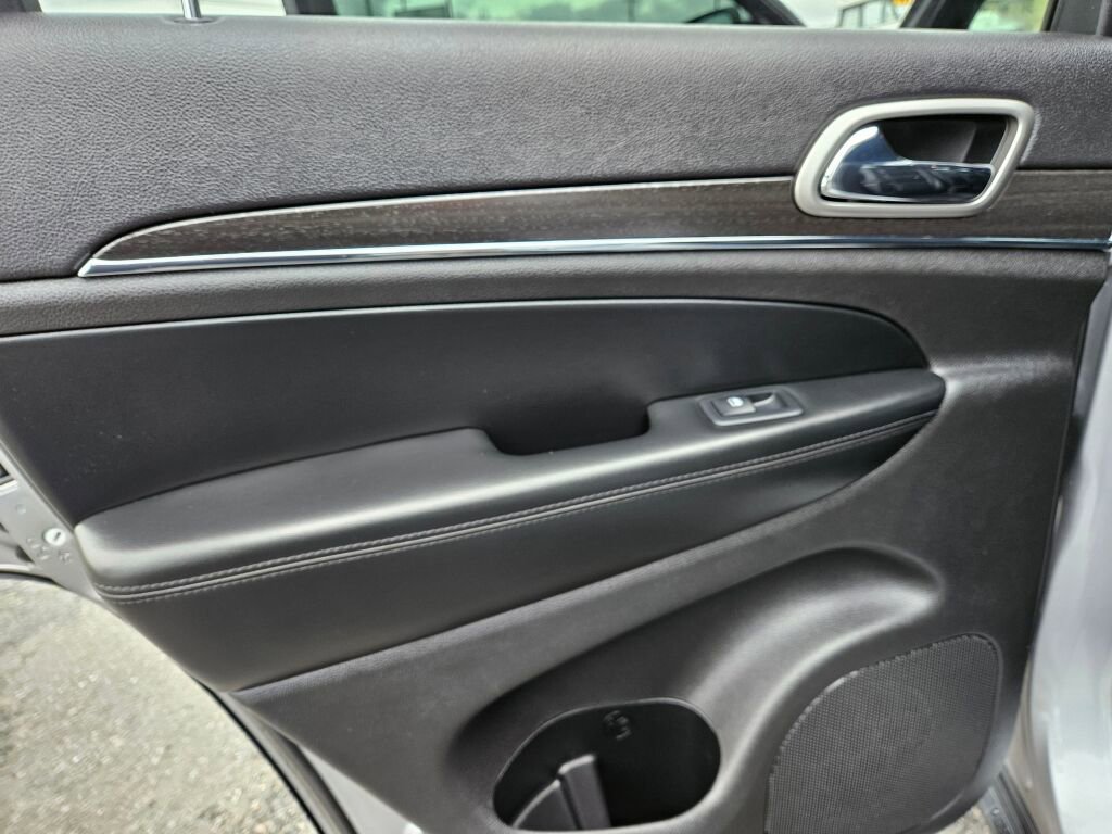 Used 2018 Jeep Grand Cherokee Limited AWD/4WD image 10