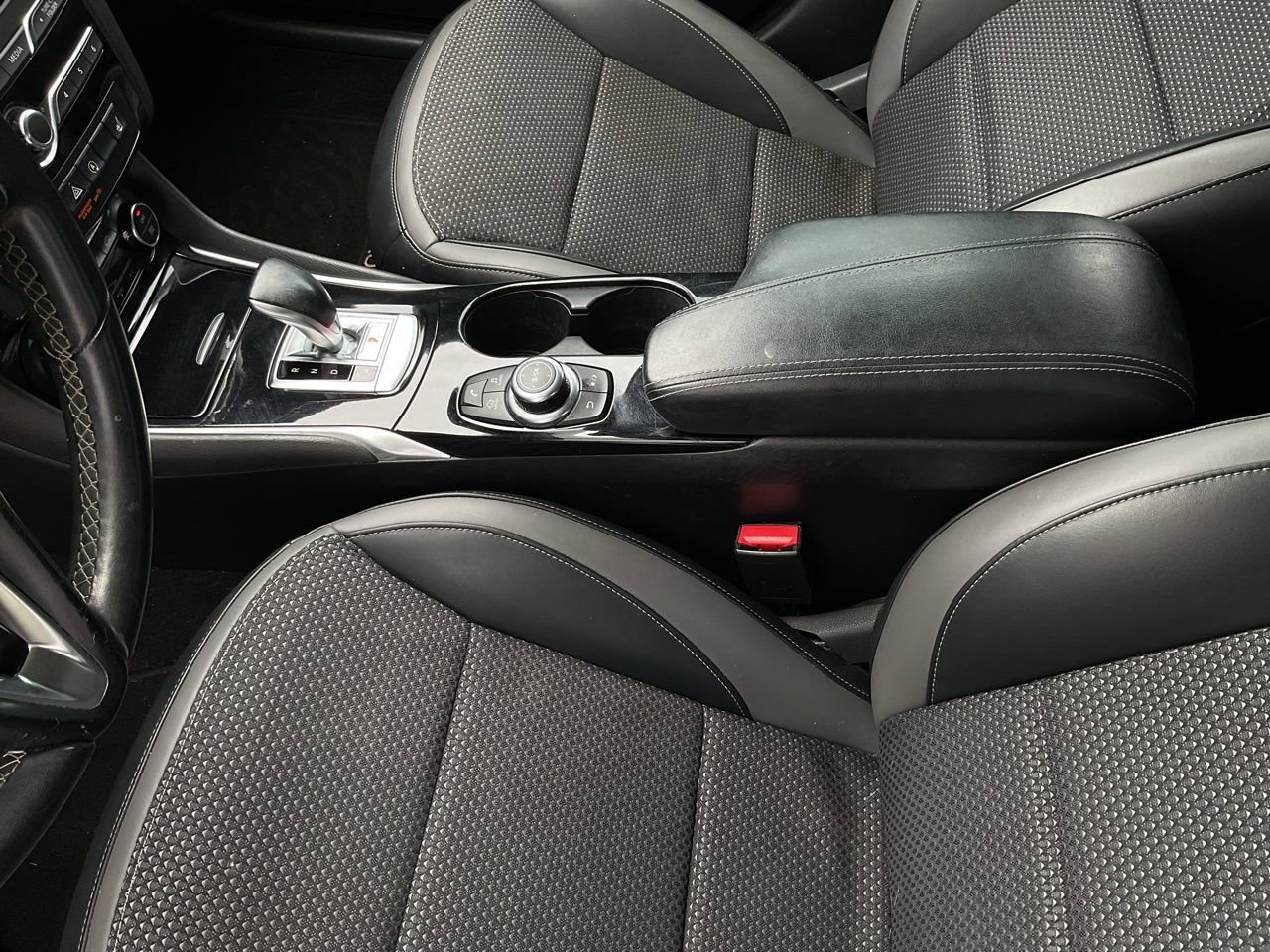 Used 2018 INFINITI QX30 image 35