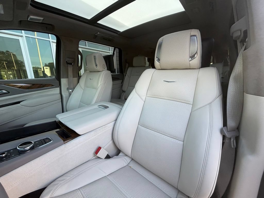 Used 2024 Cadillac Escalade Sport Platinum w/ LPO, Floor Liner Package AWD/4WD image 9