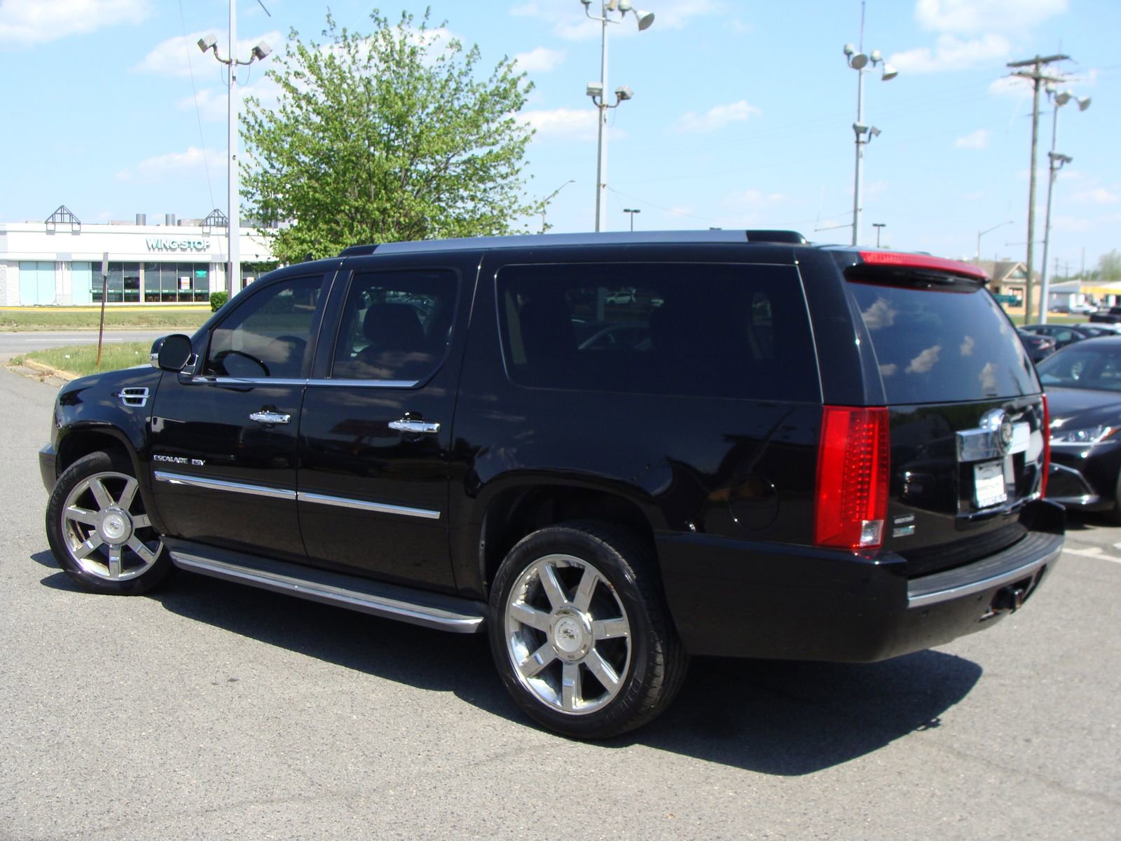 Used 2012 Cadillac Escalade ESV Luxury AWD/4WD image 4