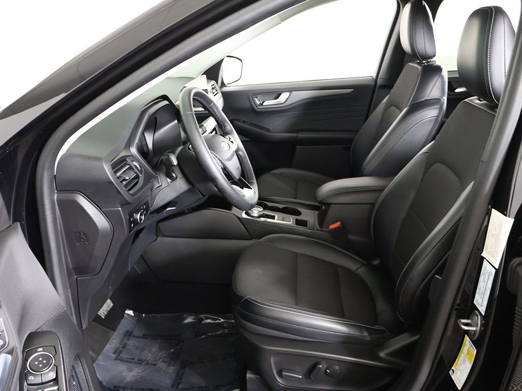 Used 2023 Ford Escape SE w/ Class II Trailer Tow Package image 32