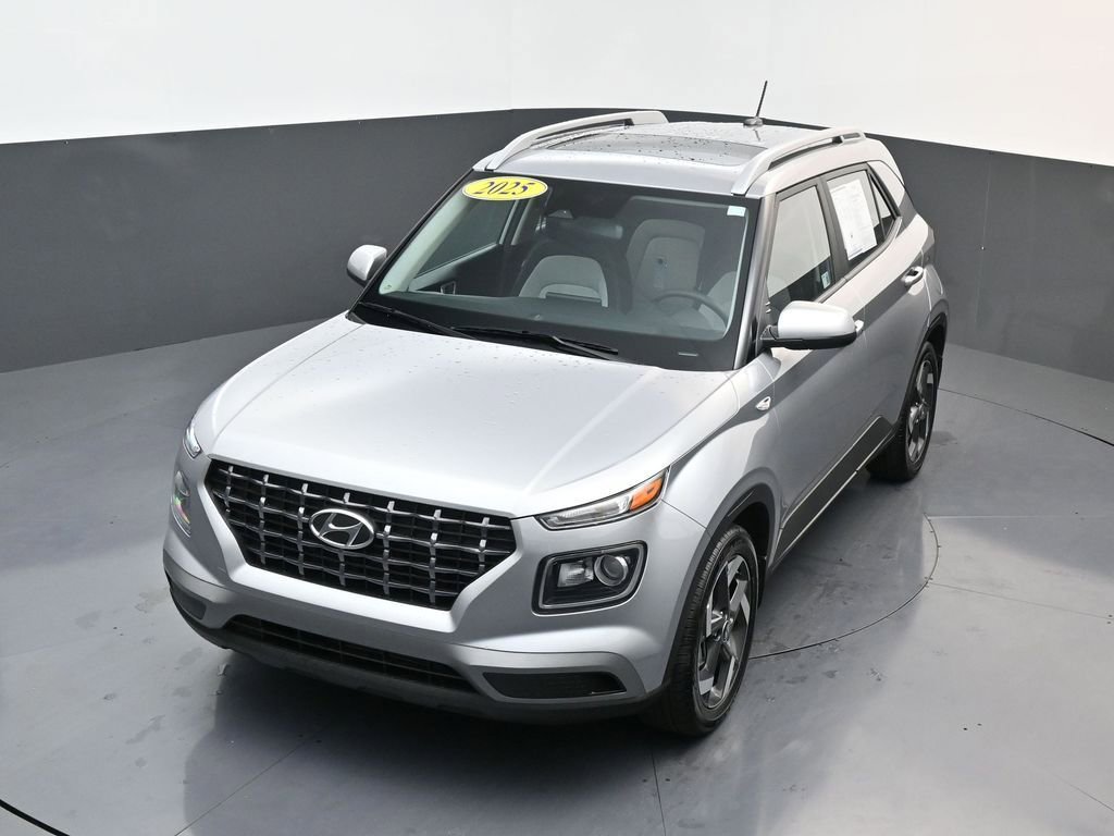 Certified 2025 Hyundai Venue SEL image 22