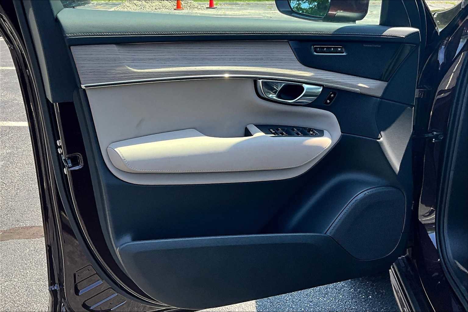 New 2026 Volvo XC90 B6 Plus w/ Protection Package Premier image 11