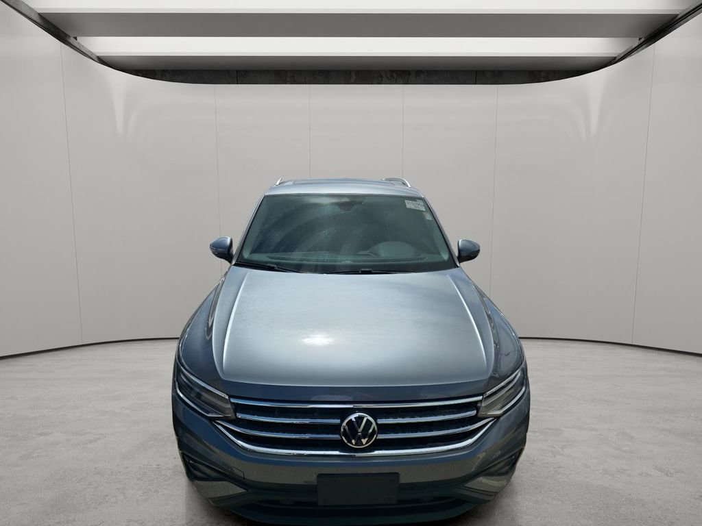 Used 2022 Volkswagen Tiguan SE w/ Panoramic Sunroof Package image 6