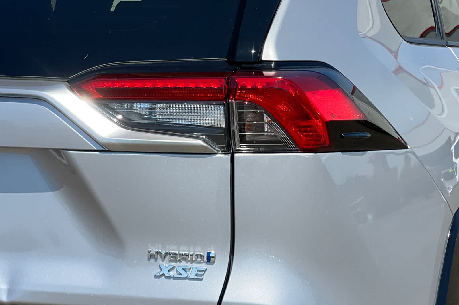 Used 2020 Toyota RAV4 XSE w/ XSE Grade Weather Package AWD/4WD image 32