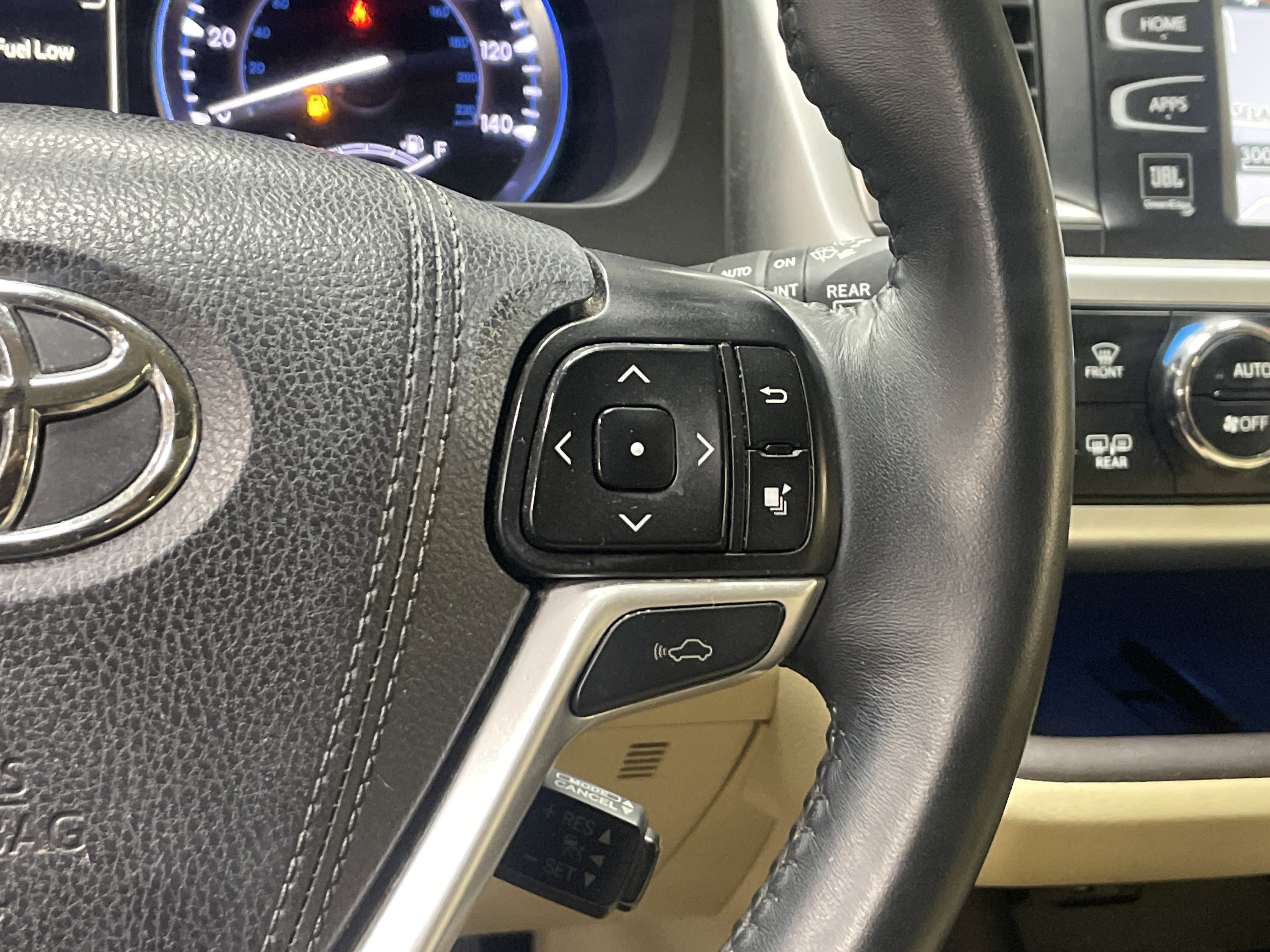 Used 2016 Toyota Highlander Limited image 19