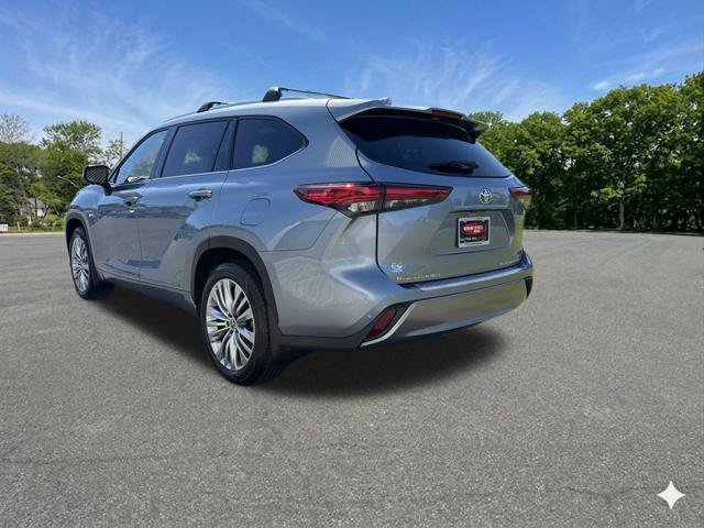 Used 2023 Toyota Highlander Platinum AWD/4WD image 6