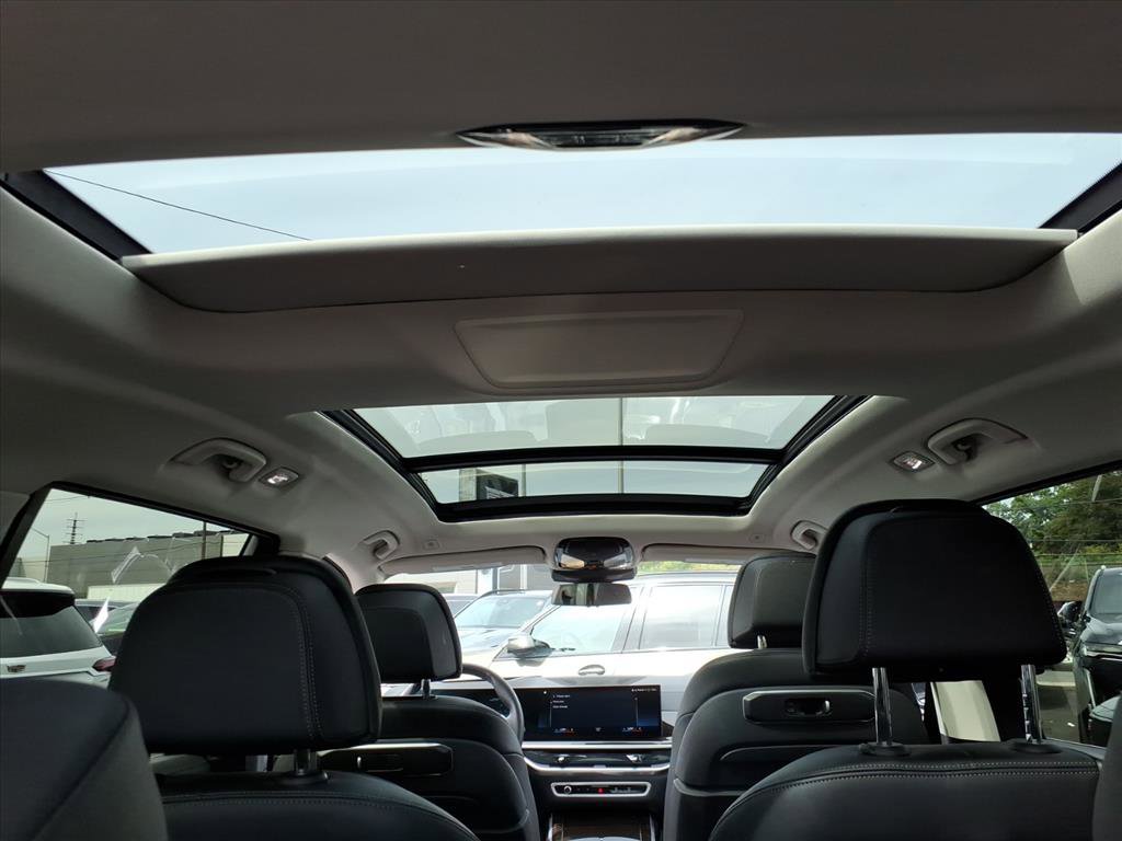 Used 2023 BMW X7 xDrive40i w/ Parking Assistance Package image 16