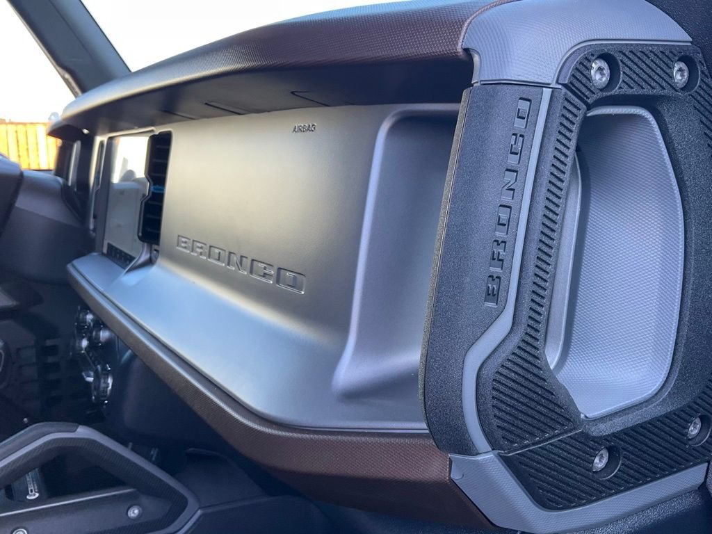 Used 2023 Ford Bronco Outer Banks AWD/4WD image 36