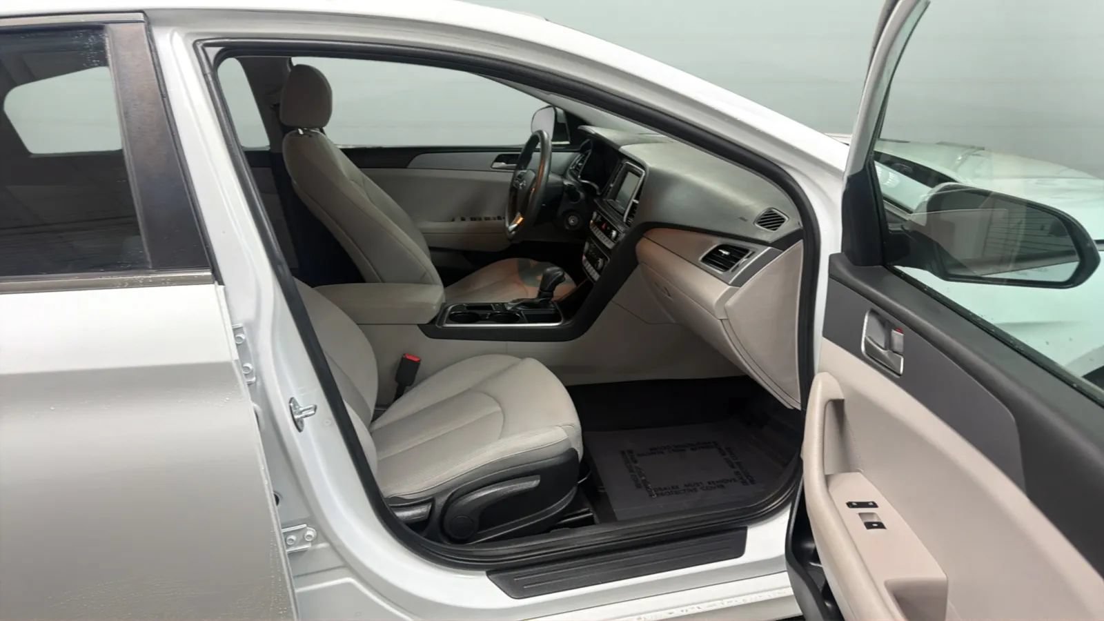 Used 2018 Hyundai Sonata SE w/ Cargo Package FWD image 21
