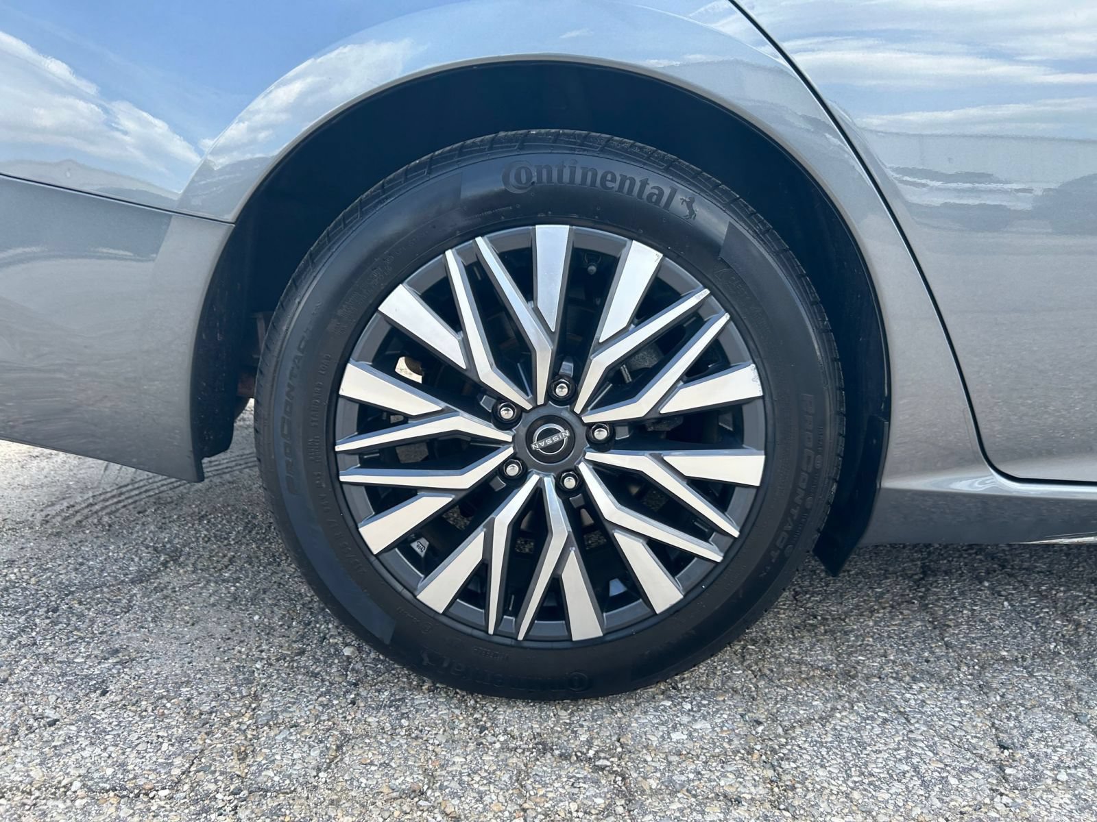 Used 2025 Nissan Altima 2.5 SV FWD image 20