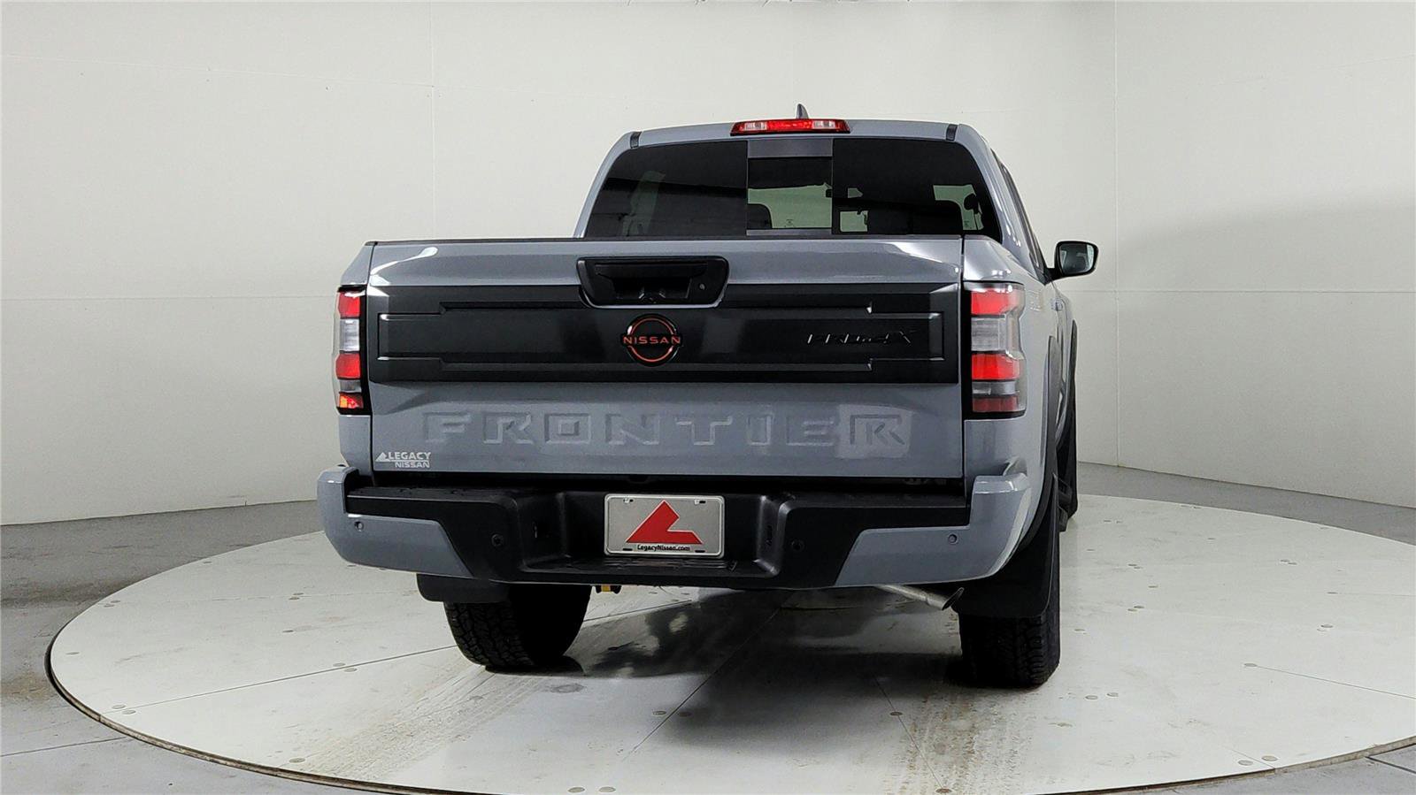 Used 2025 Nissan Frontier PRO-4X image 4
