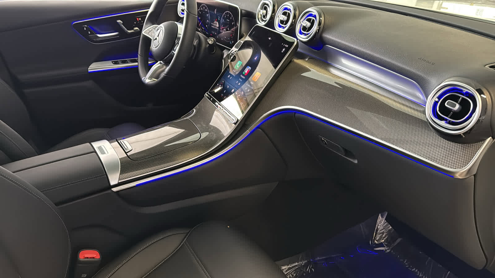 Used 2025 Mercedes-Benz GLC 300 4MATIC image 43