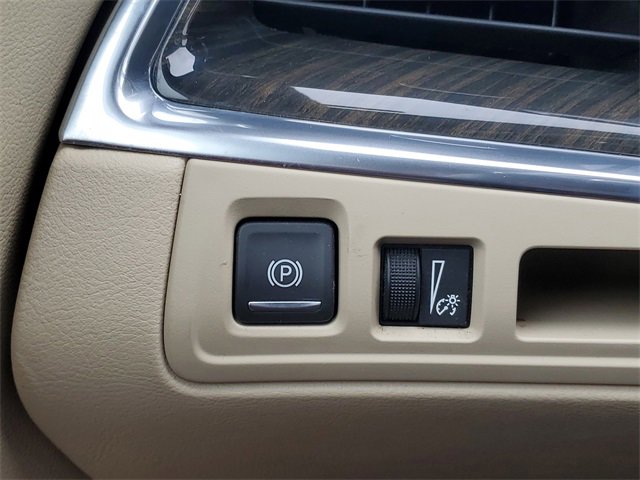 Used 2018 Cadillac XT5 FWD image 19