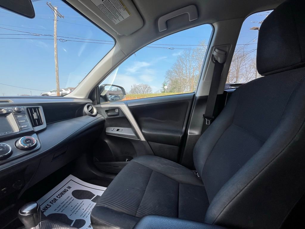 Used 2015 Toyota RAV4 LE AWD/4WD image 15