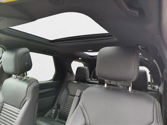New 2024 Land Rover Discovery Dynamic SE image 22
