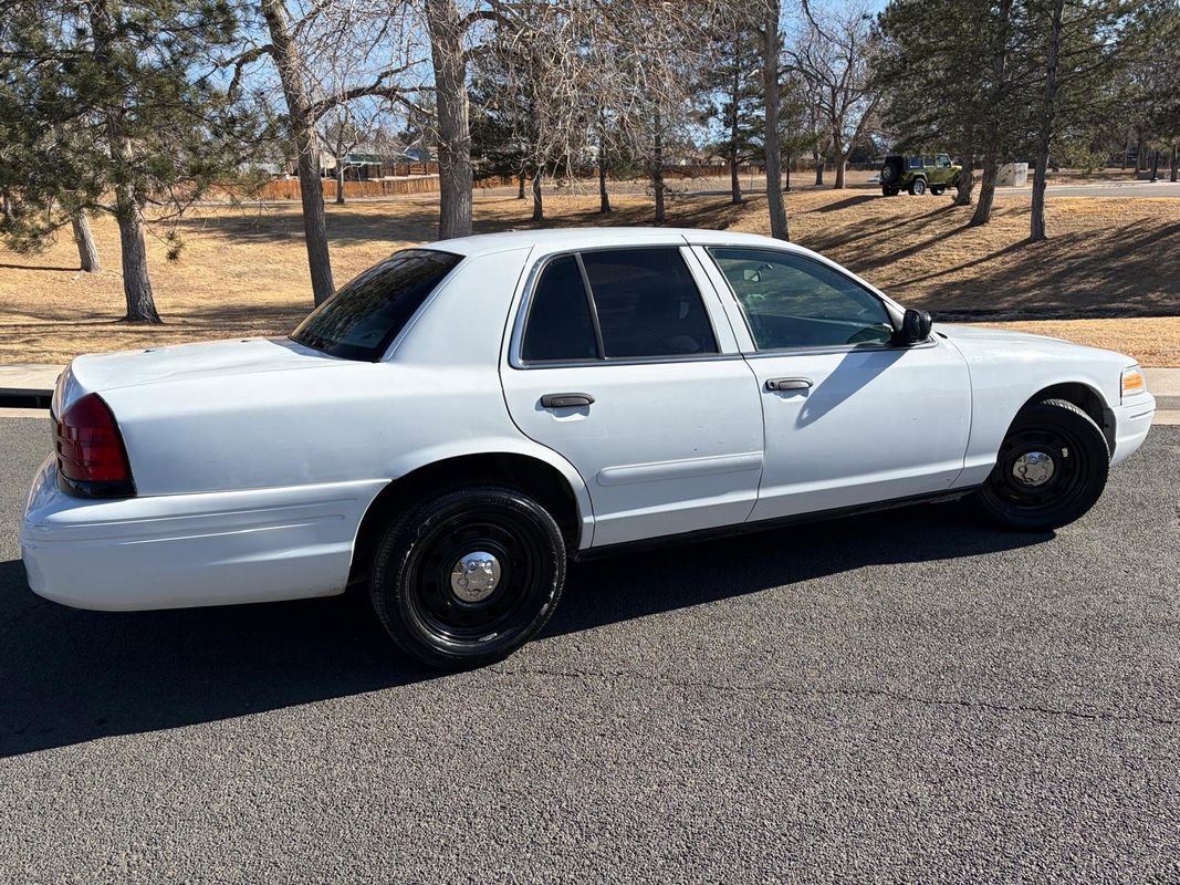 Used 2006 Ford Crown Victoria Police Interceptor image 4