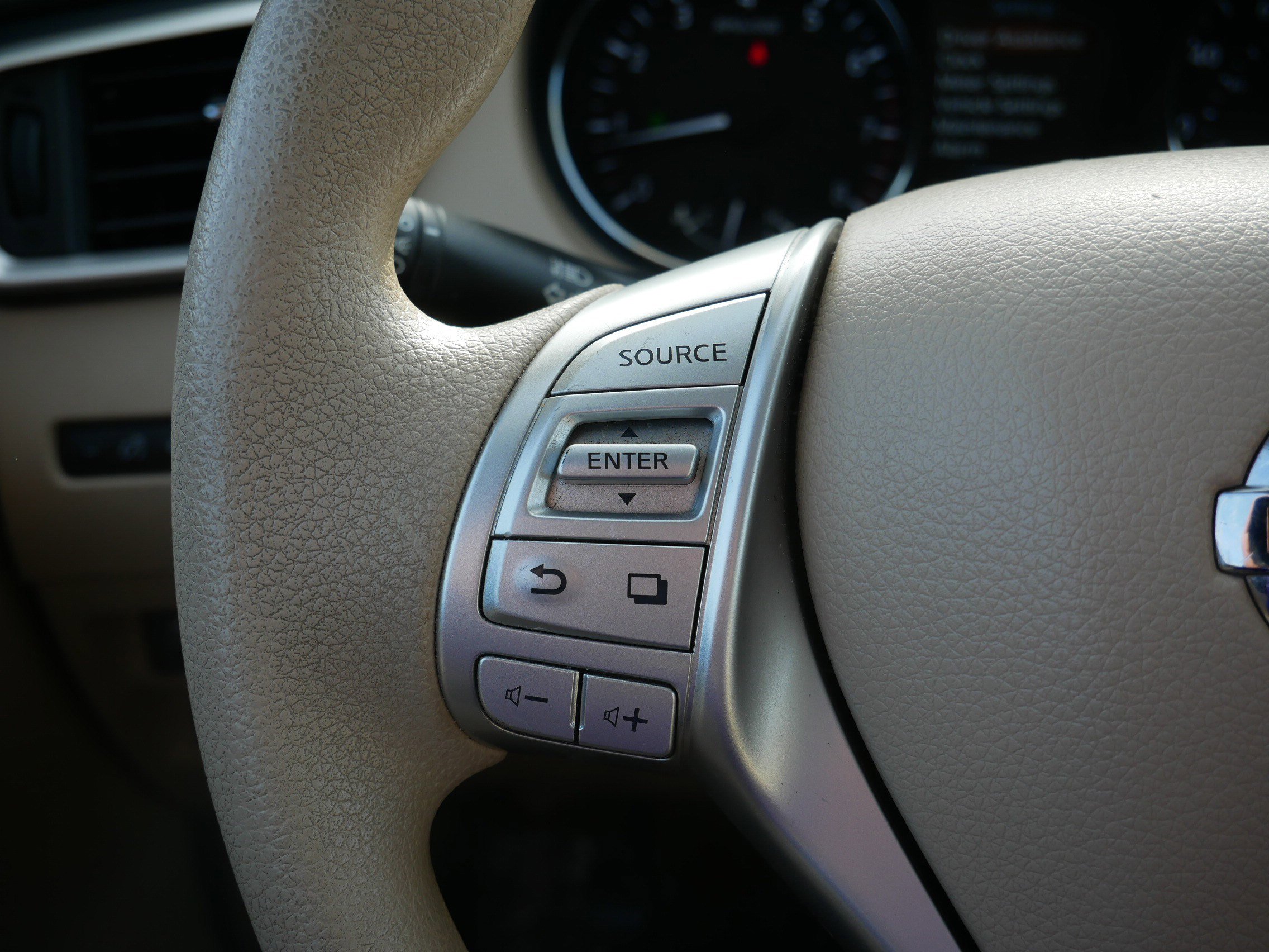 Used 2014 Nissan Rogue SV w/ SV Premium Package image 28