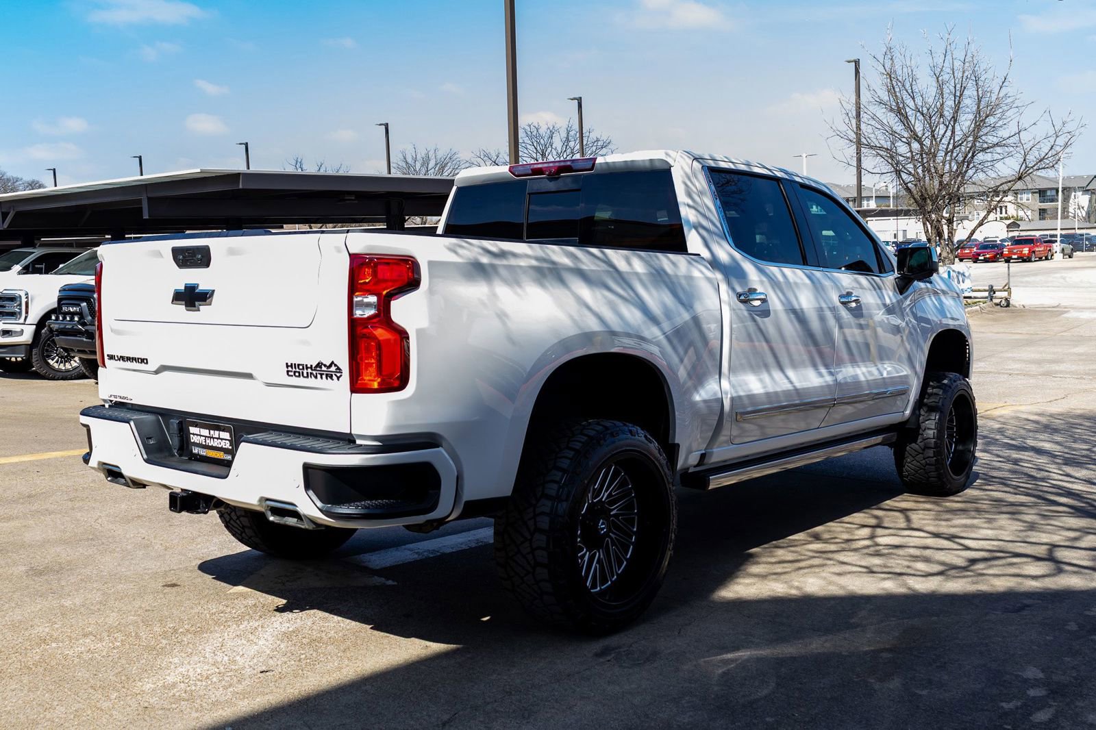 Used 2024 Chevrolet Silverado 1500 High Country w/ Technology Package AWD/4WD image 9