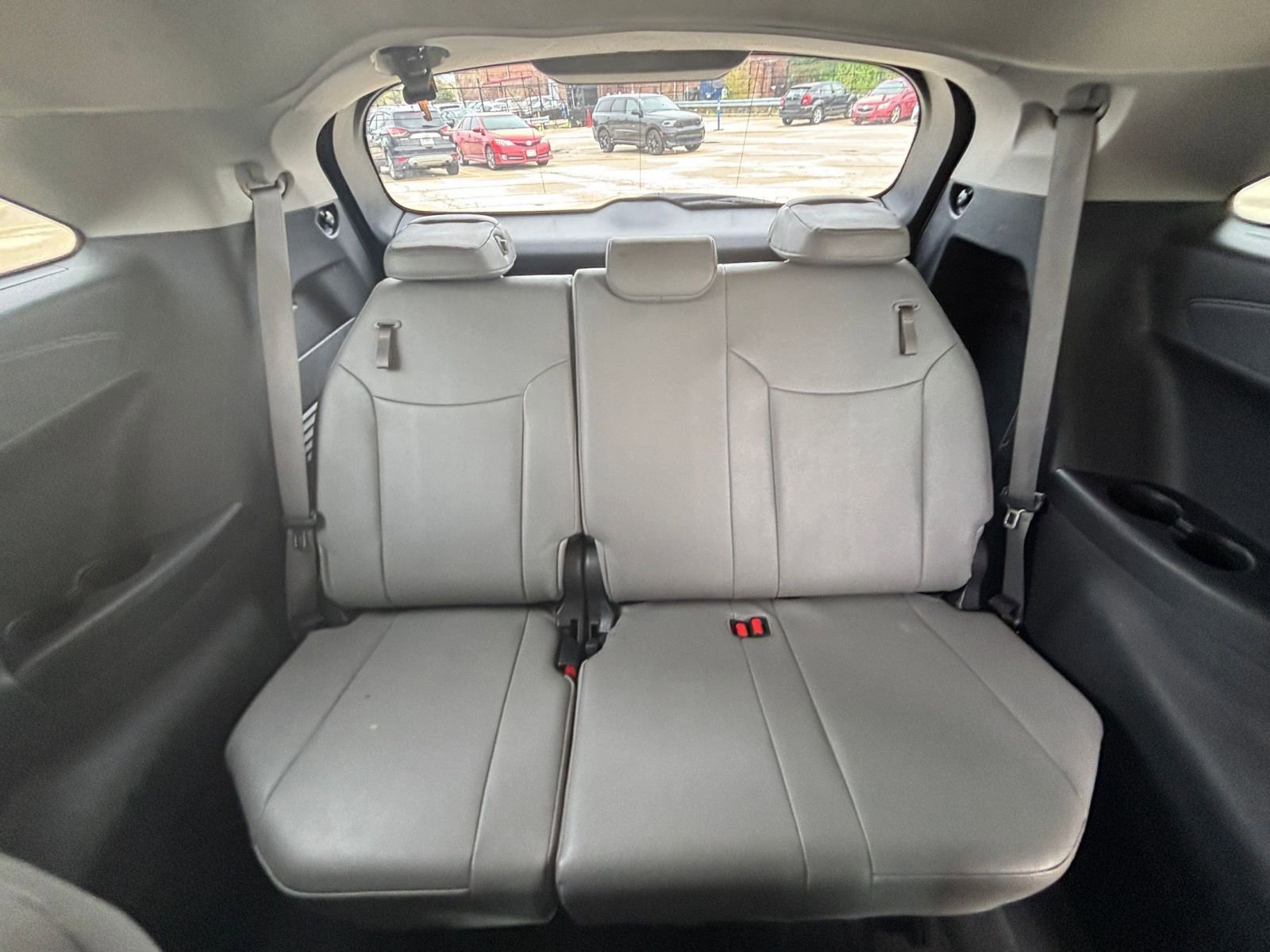 Used 2025 Toyota Sienna XLE FWD image 31