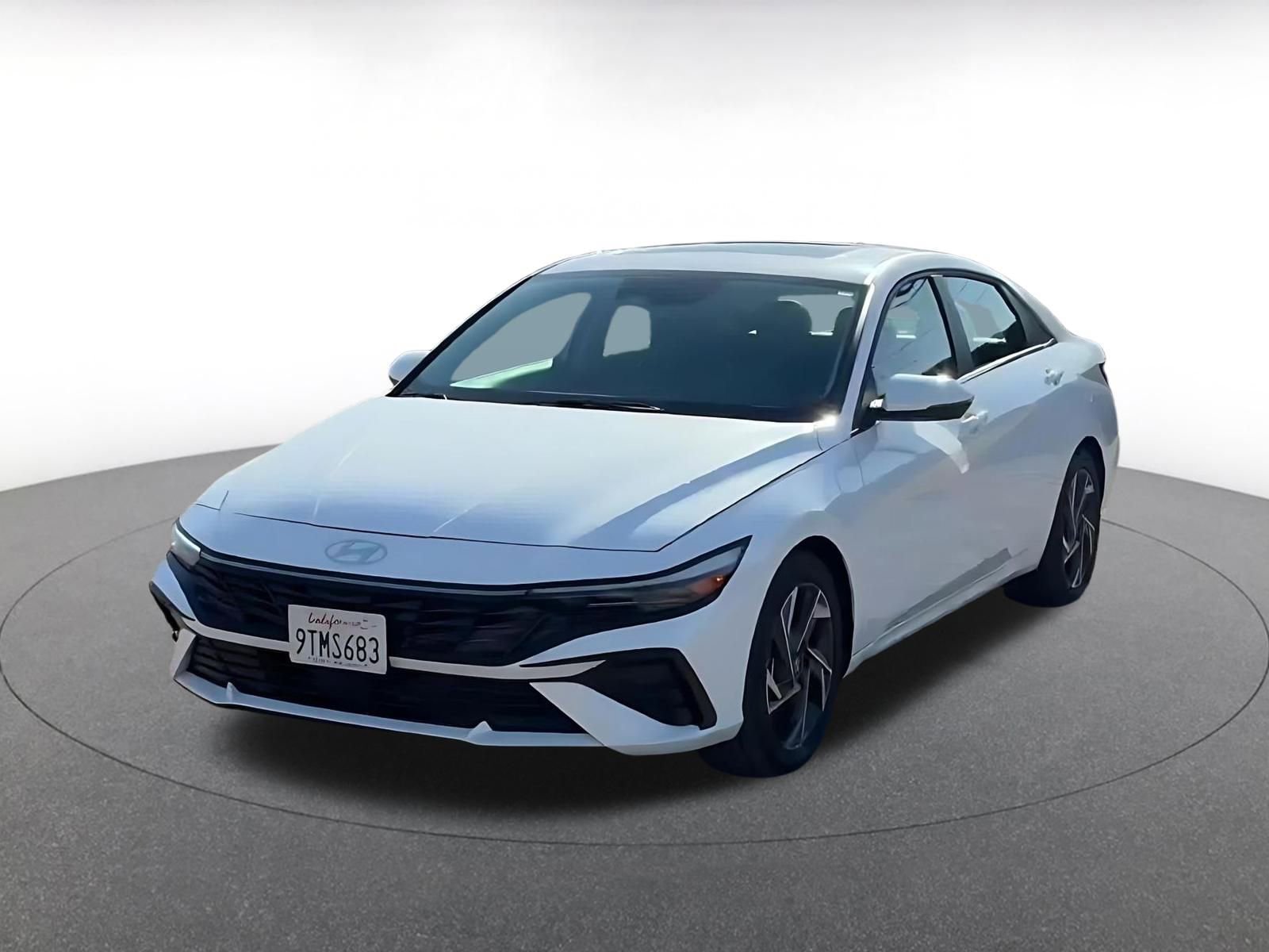 Used 2025 Hyundai Elantra Limited image 7