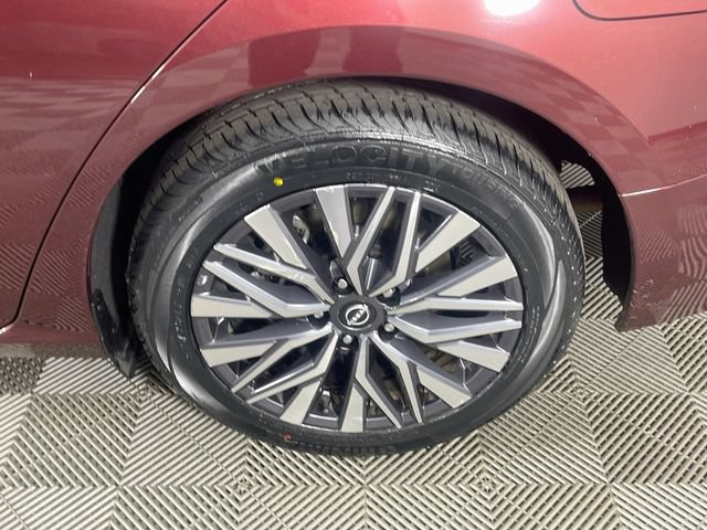 Used 2025 Nissan Altima 2.5 SV FWD image 29