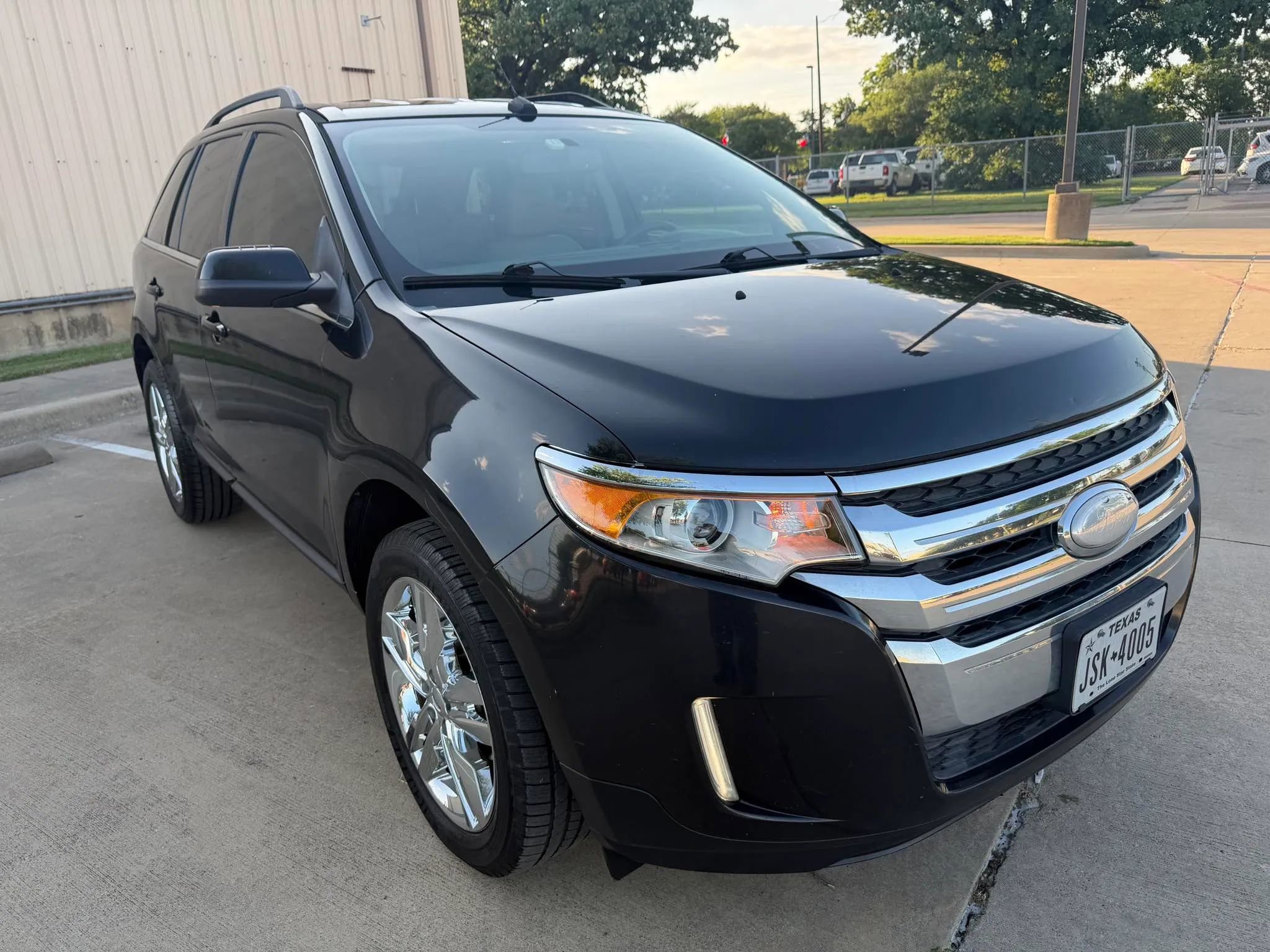 Used 2014 Ford Edge Limited w/ Driver Entry Package FWD image 3