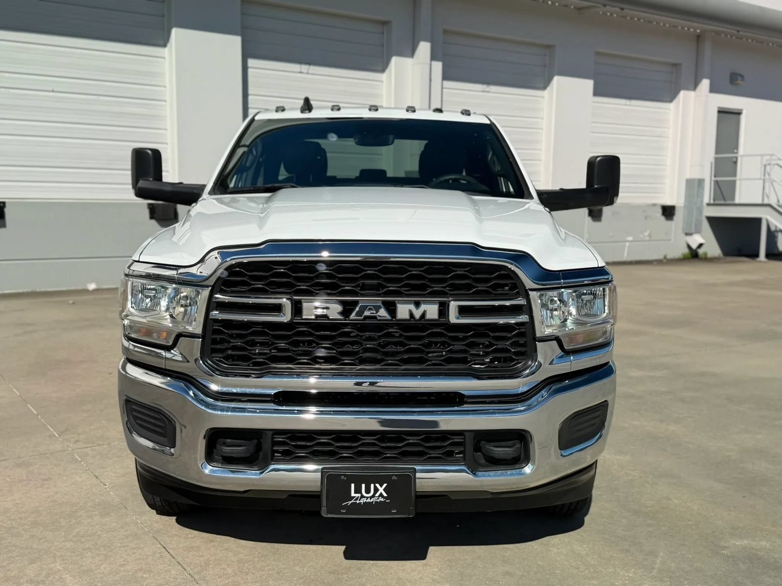 Used 2022 RAM 3500 Tradesman w/ Chrome Appearance Group AWD/4WD image 3